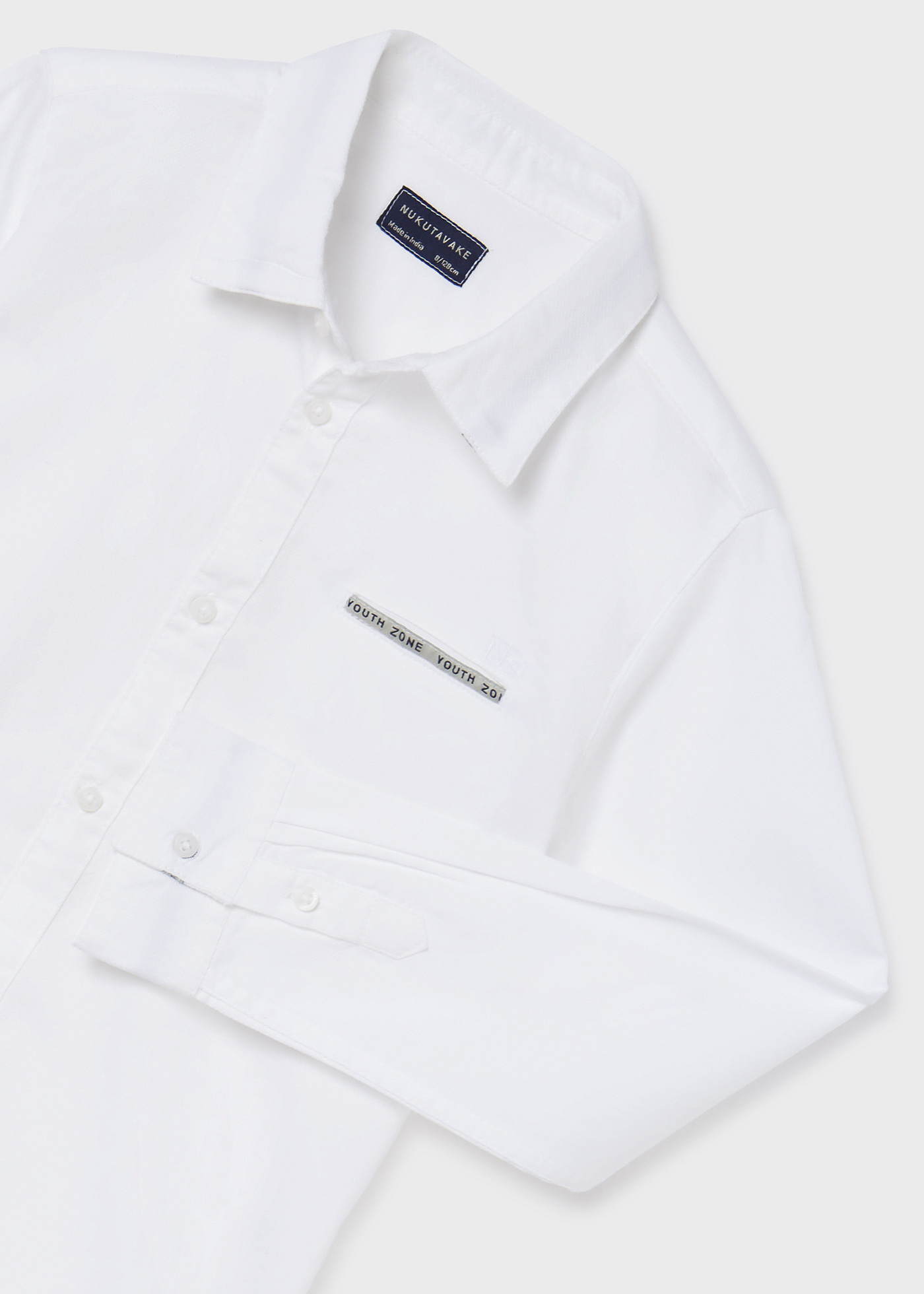 Camisa de manga comprida para meninos, feita com algodão sustentável.