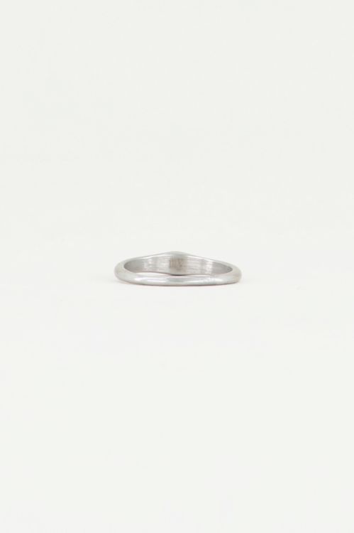 Zilverkleurige initial ring
