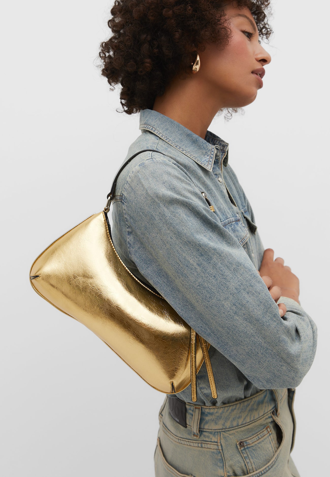 Bolsa de ombro dourada