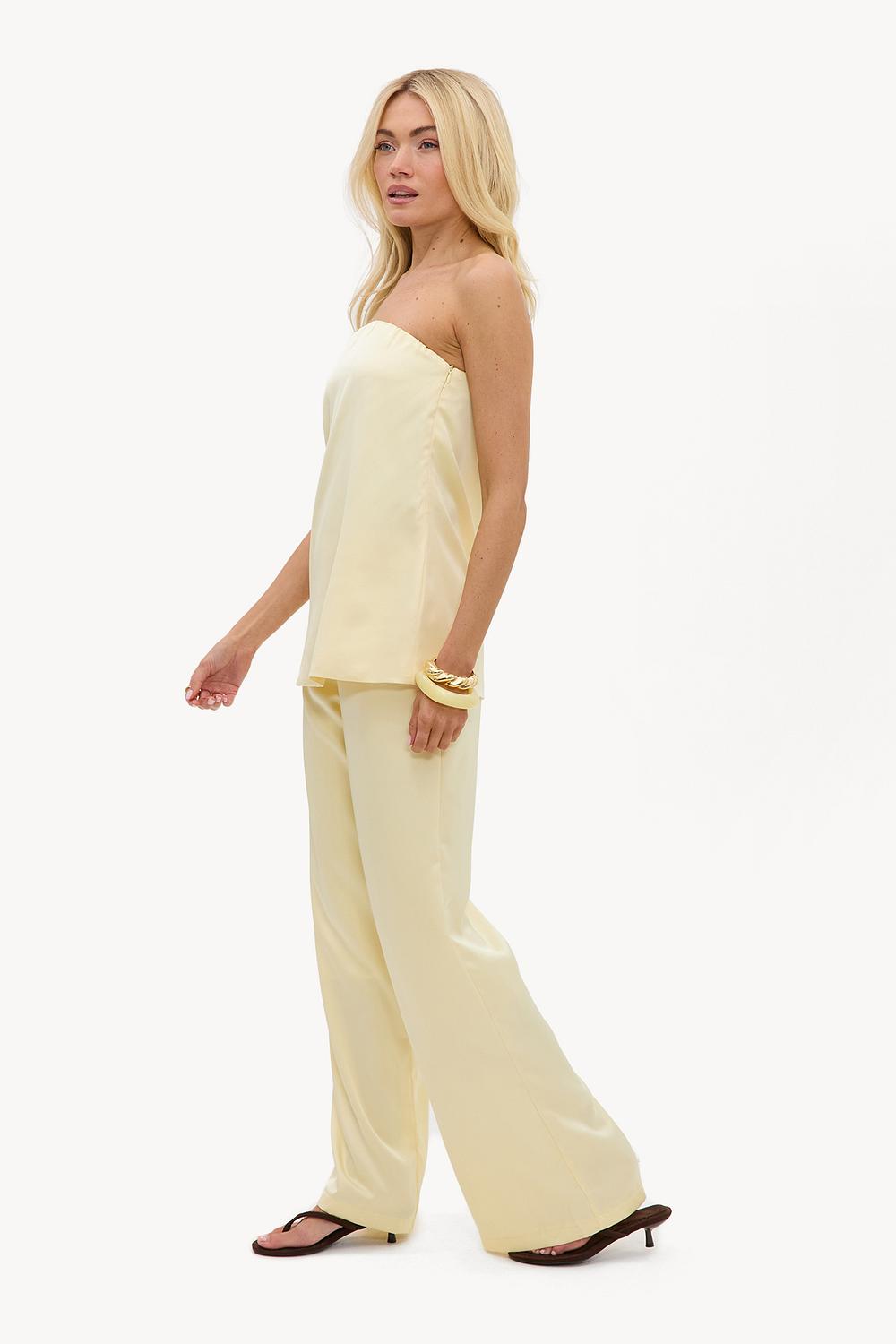 A FLORAL AWAKENING - LIGHT YELLOW