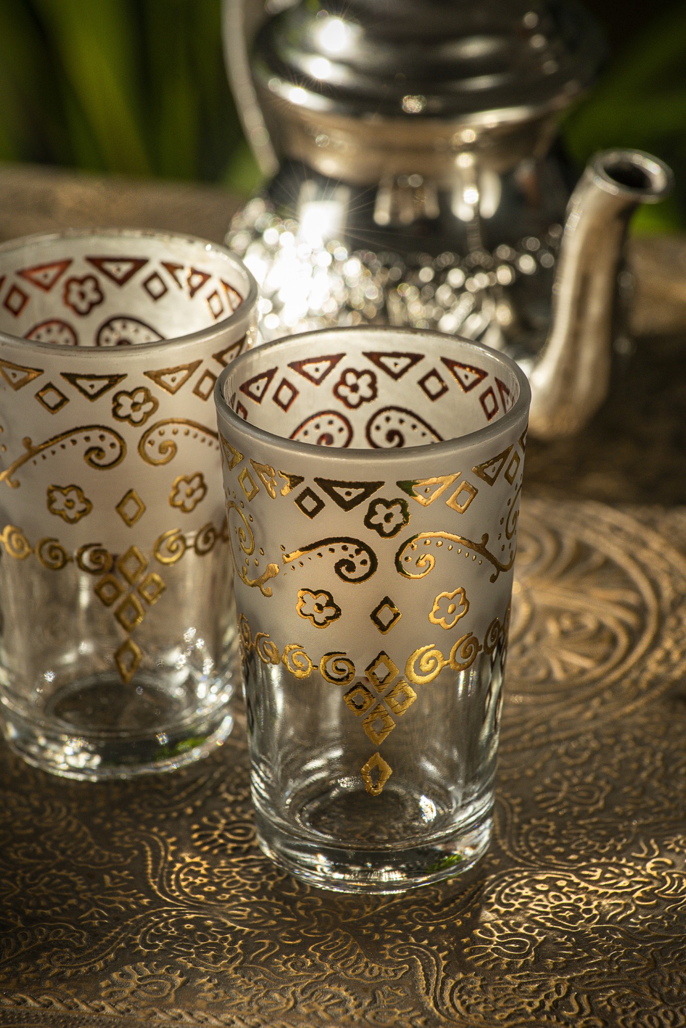 Teeglas, gold, weiß, Ø 5 cm, H 9 cm zu 4,80