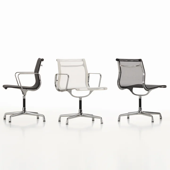 Vitra - EA 104 Drehstuhl beschichtet tiefschwarz mit Armlehnen, drehbar, Hopsack nero (Filzgleiter)