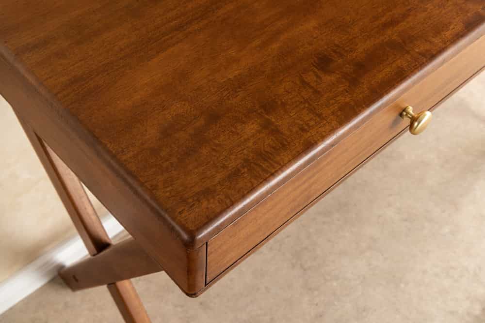 Stilvoller Konsolentisch SECRETARIO 110cm braun Akazie gold mit Schubladen