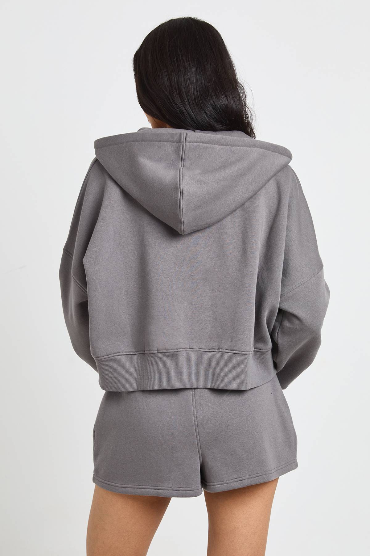 boohoo Ensemble De Survêtement 3 Pièces Grande Taille Avec Ourlet Profond, Veste Zippée Courte Et Short