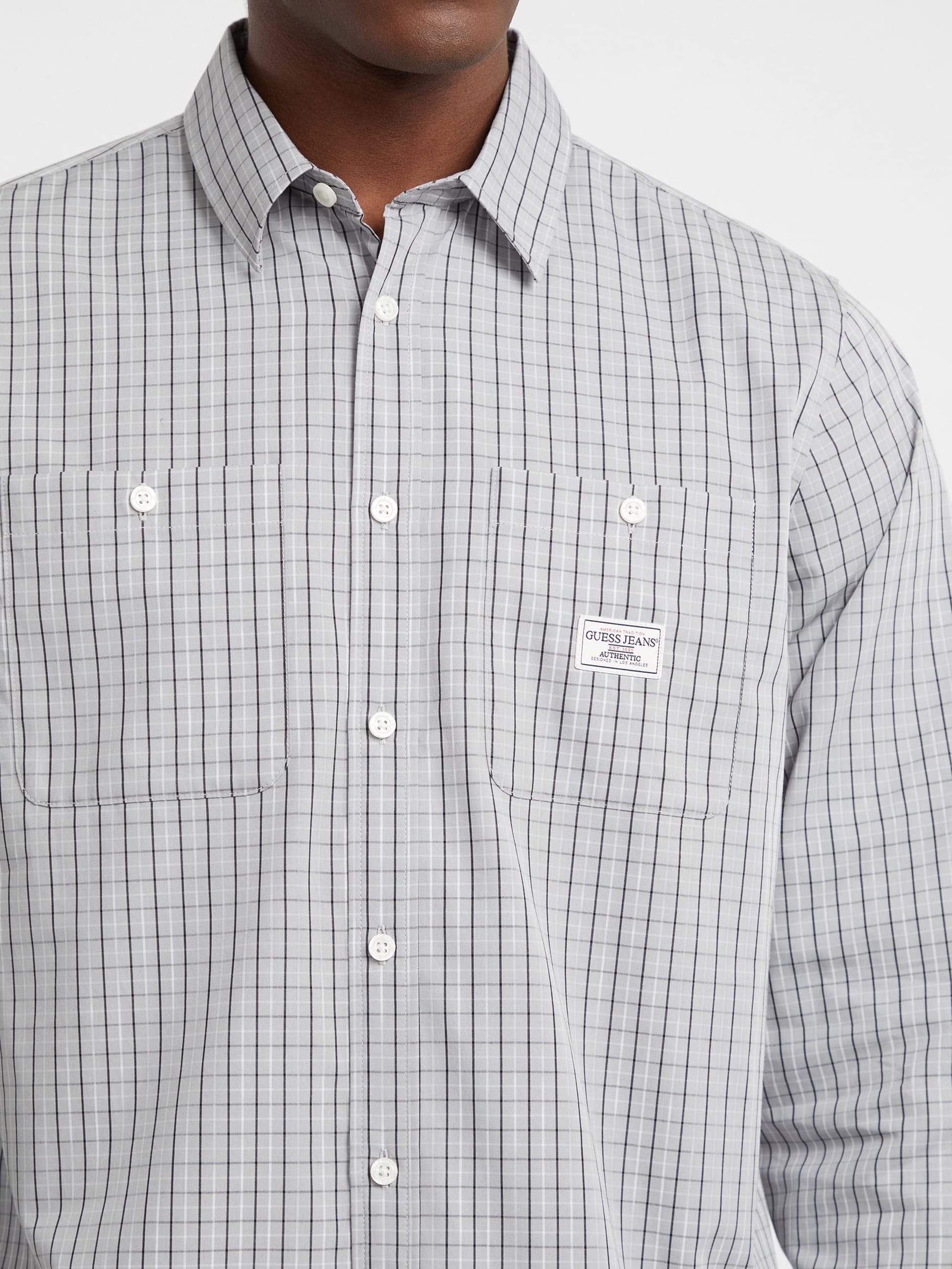Camisa com bolsos
