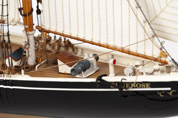 Billing Boats - Bluenose II - Wooden hull (428350)