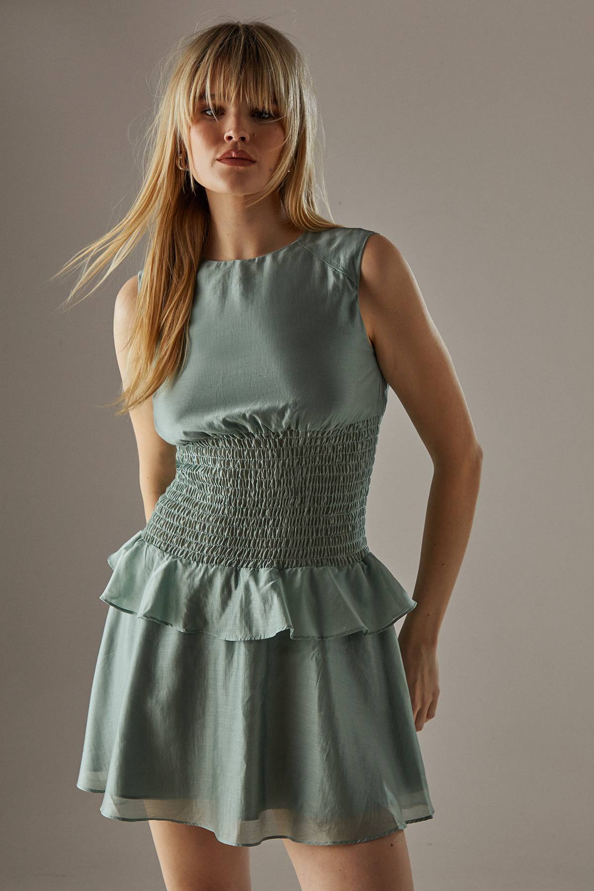 Warehouse Robe Mini Sans Manches en Organza à Taille Froncée