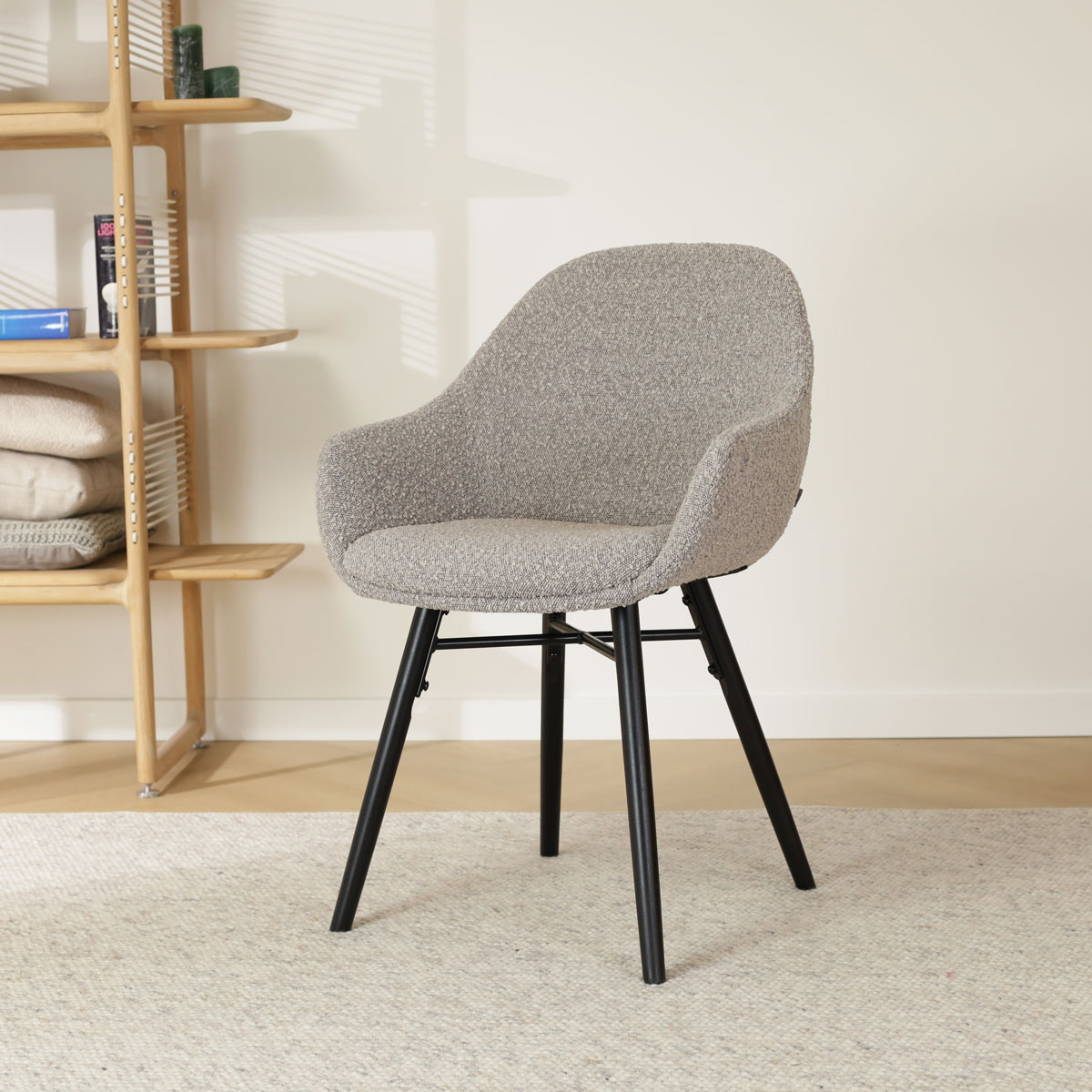 Eetkamerstoel Nena-Mae bouclé beige - zwart onderstel