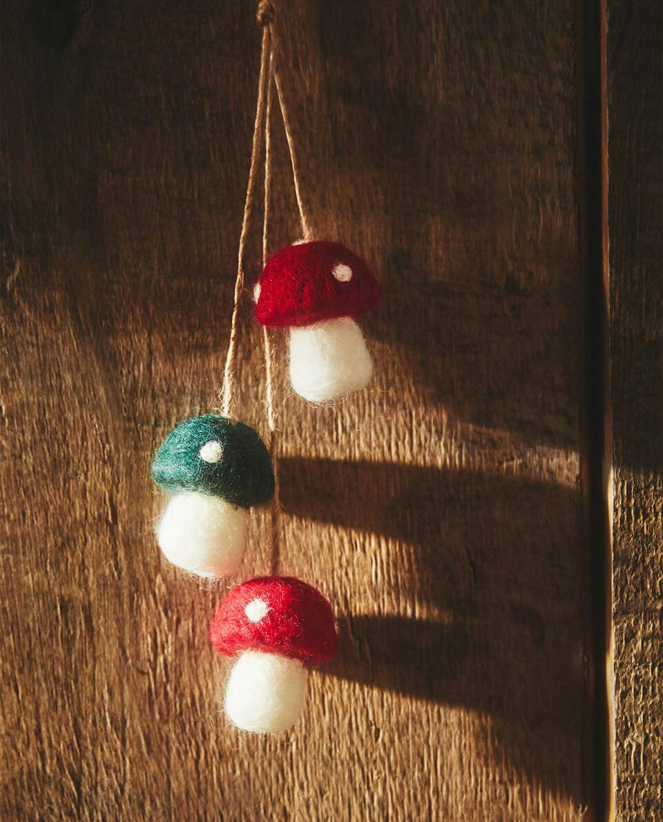 DECORAÇÃO DE NATAL EM FORMATO DE COGUMELO DE FELTRO
