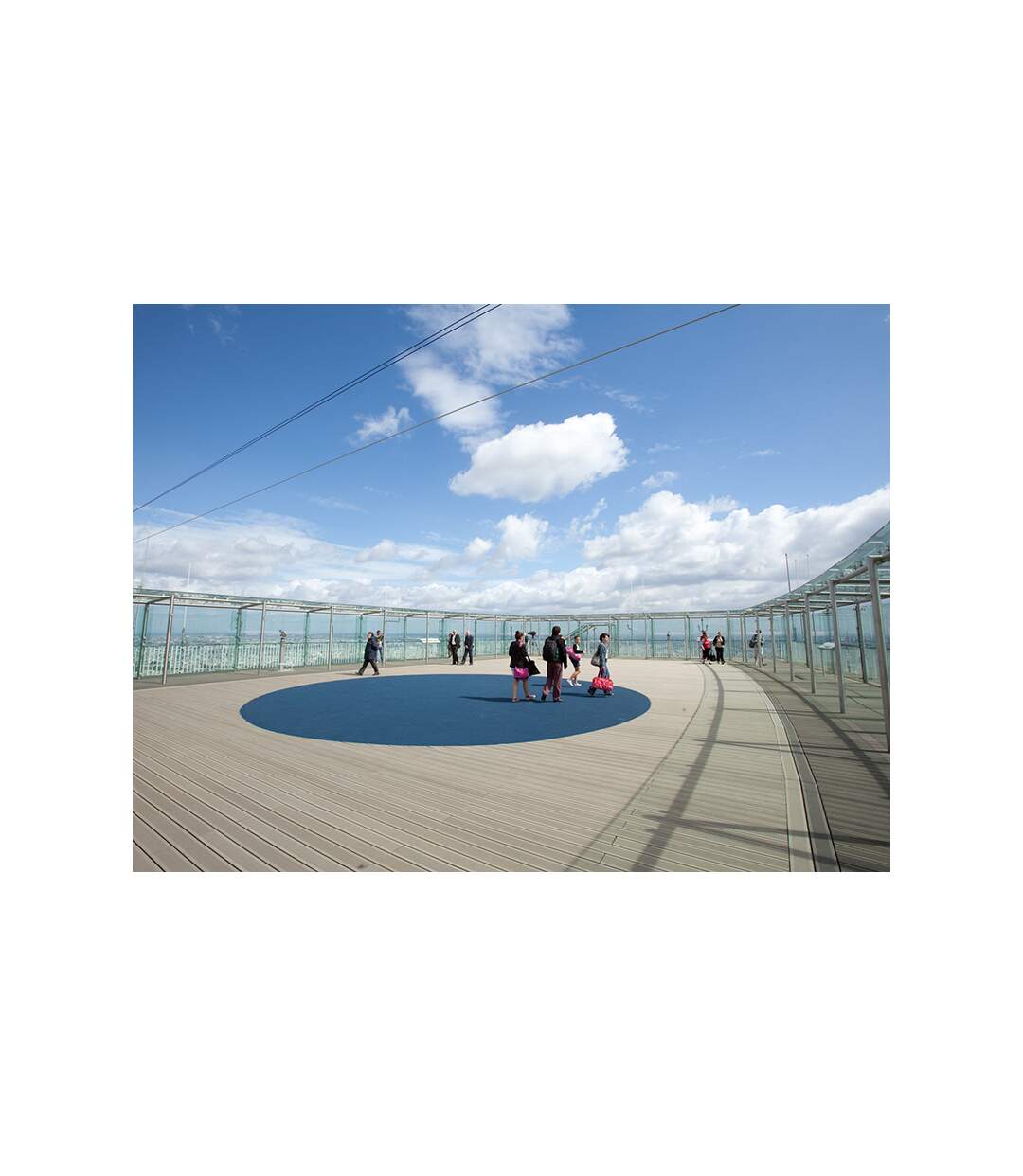 Paris vue d'en haut : accès à la Tour Montparnasse pour 2 adultes et 1 enfant - SMARTBOX - Coffret Cadeau Sport & Aventure