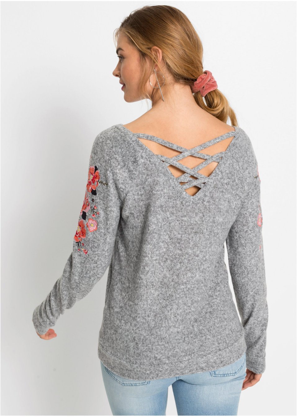 Pull à laçage