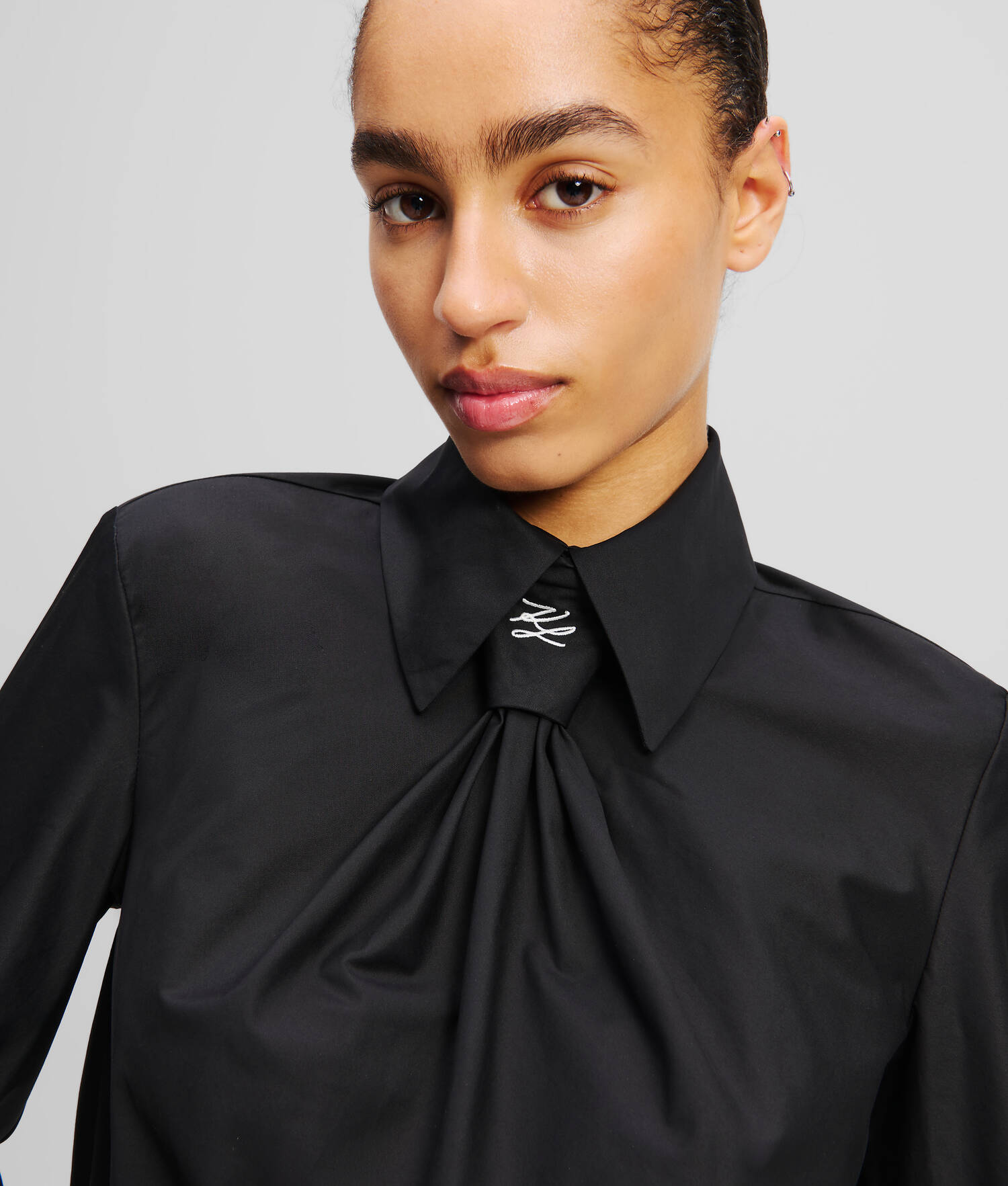 CHEMISIER KARL ESSENTIAL AVEC DETAIL CRAVATE - Noir