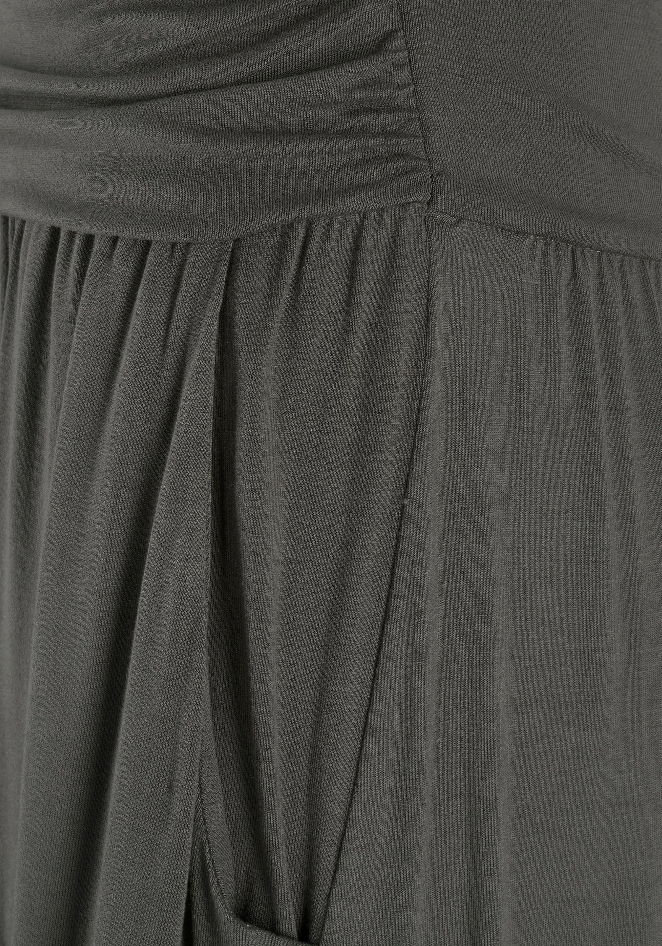 LASCANA Maxikleid Eingrifftaschen mit schmalem Oberteil und Taschen, schulterfrei, Sommerkleid, Basic