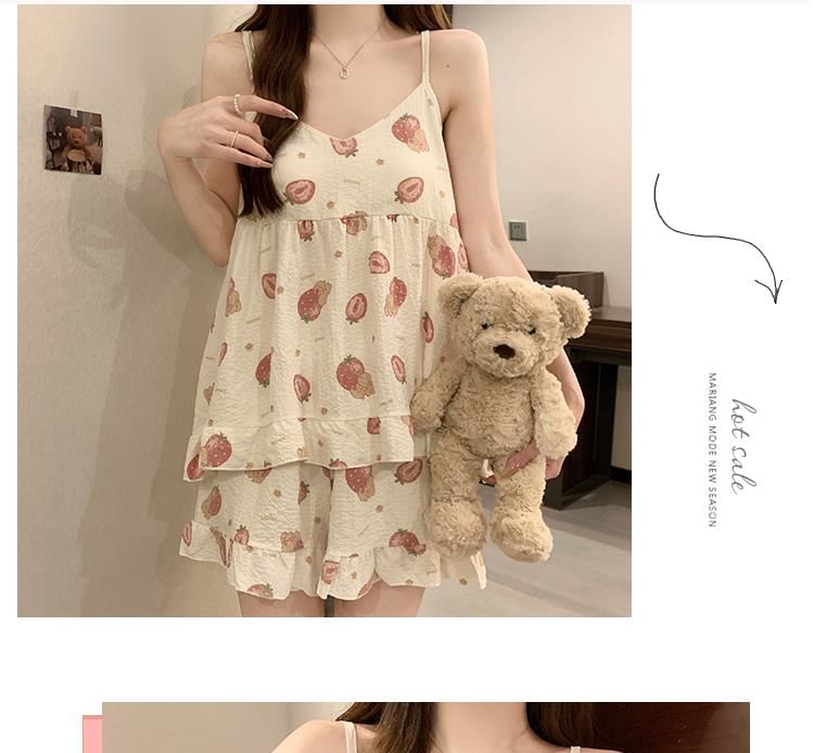 Dazzli - Pyjamaset: Top met gebloemde ruches en camisole + shorts