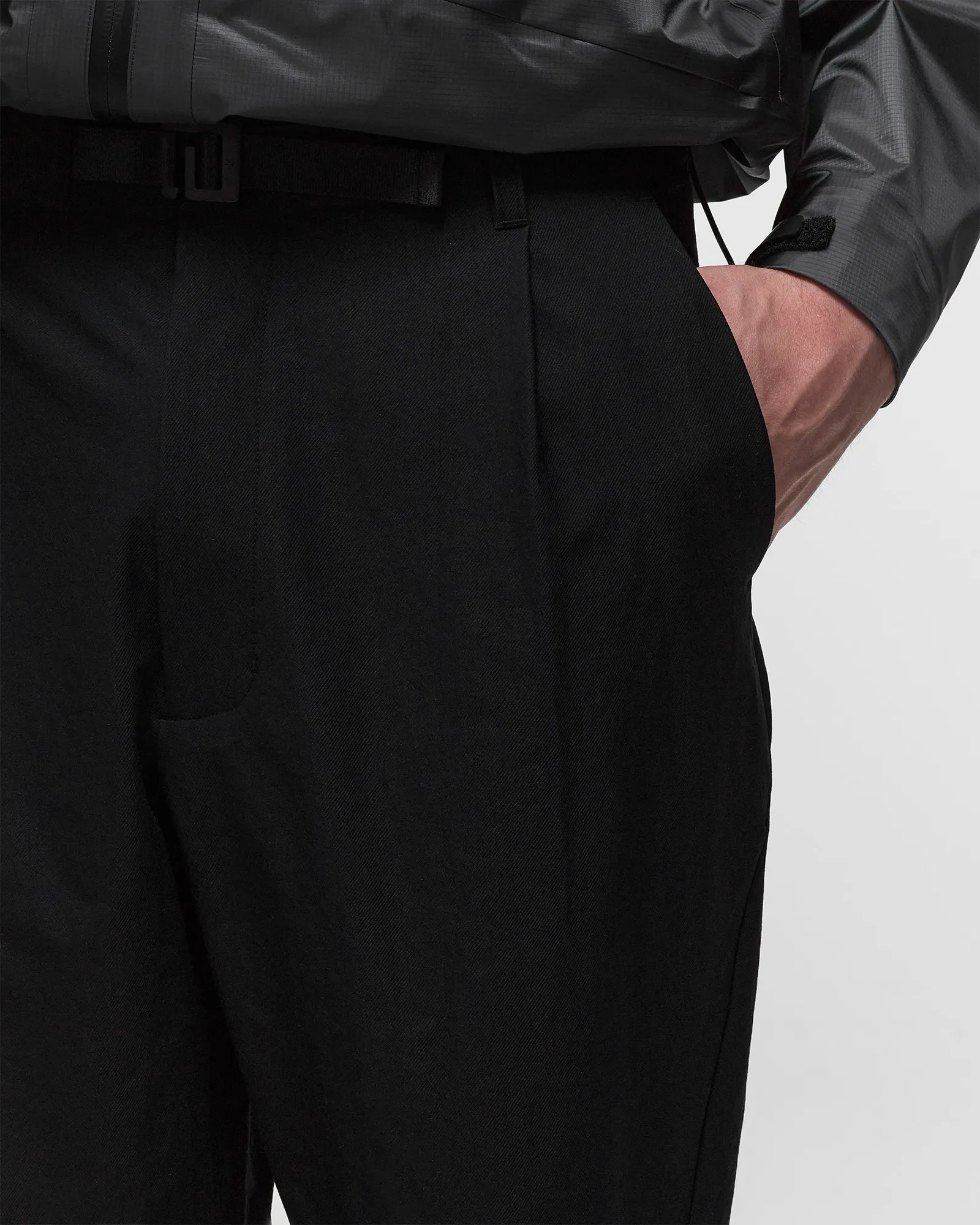Goldwin One Tuck Tapered Ankle Pants