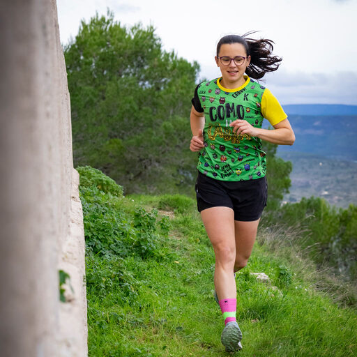 Camiseta Kamuabu Elite Fit para corrida e trilha Comounacabra