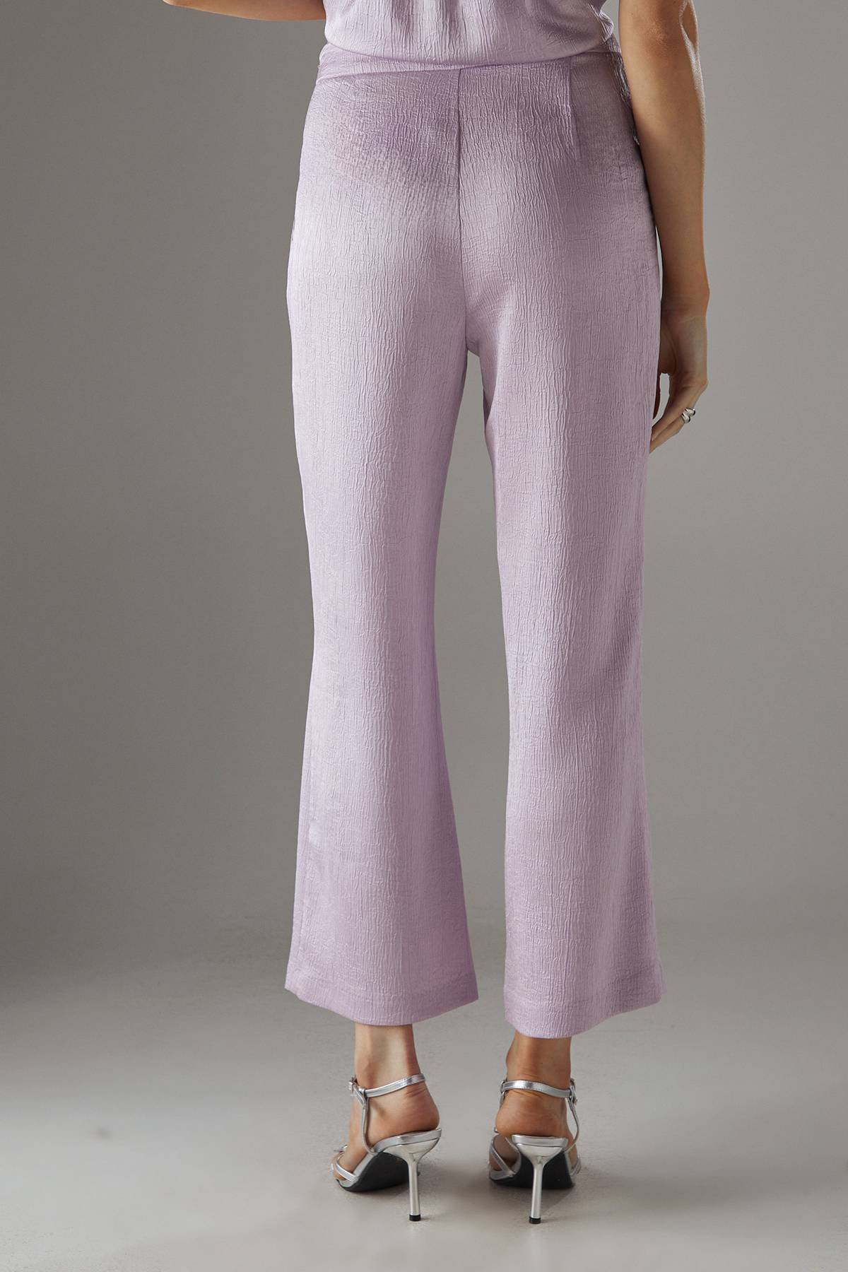 Warehouse Pantalon Court Évasé en Satin Froissé