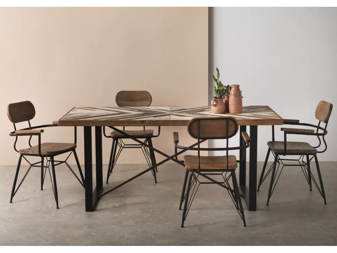 Fauteuil avec structure métallique et assise et dossier en bois