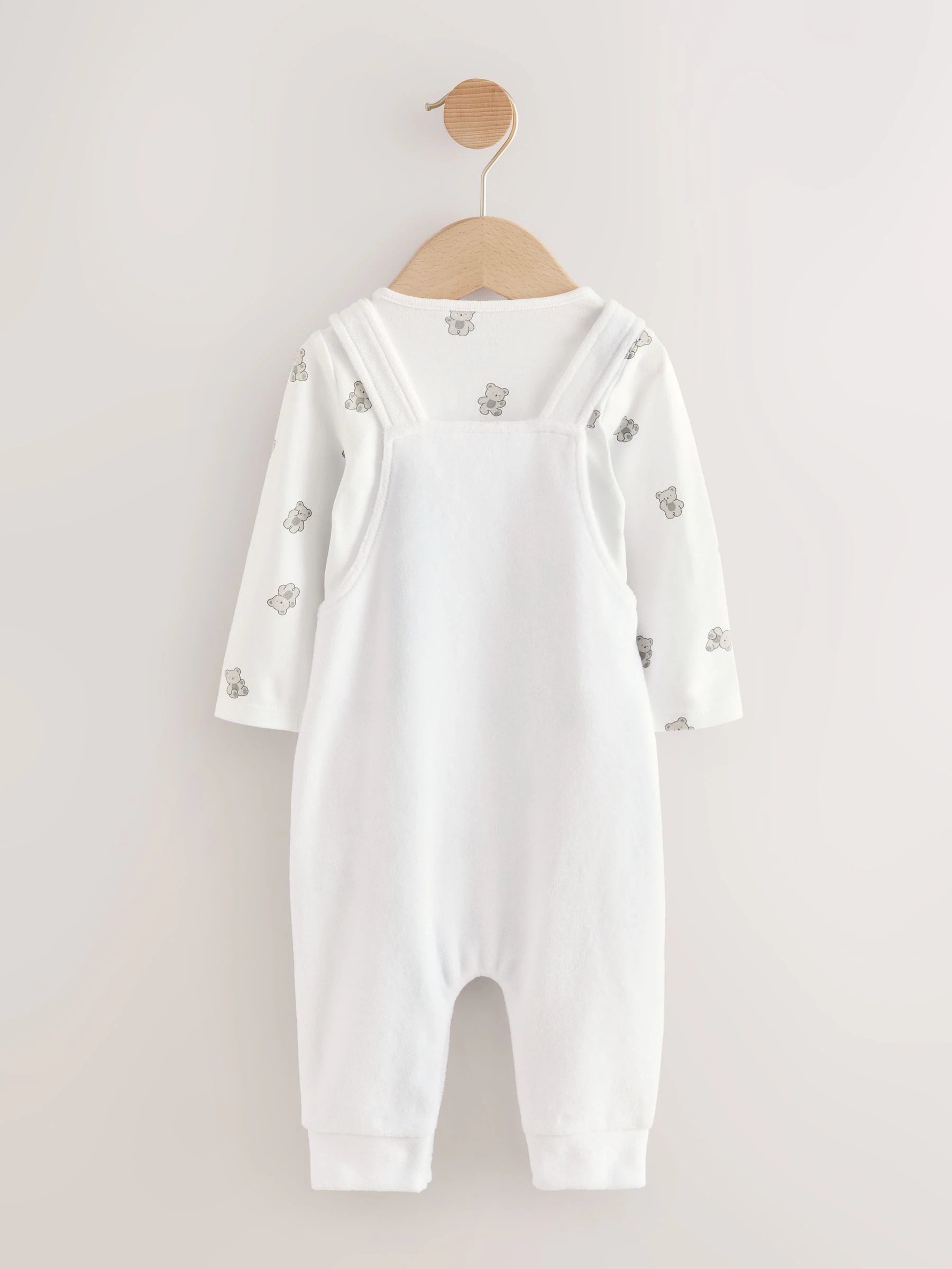 Wit met berenprint - Velours babyset met bretelbroek en rompertje (0-12mnd)
