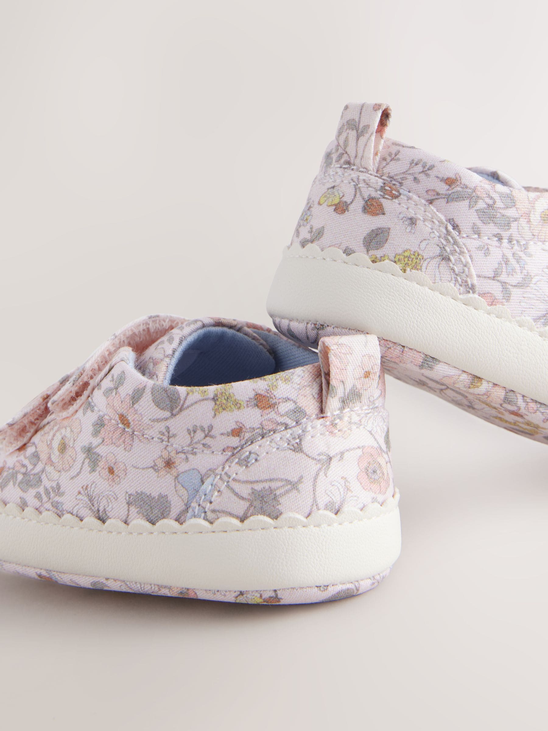 Roze bloemen - Babyschoentjes met klittenbandsluiting (0 - 24 mnd)