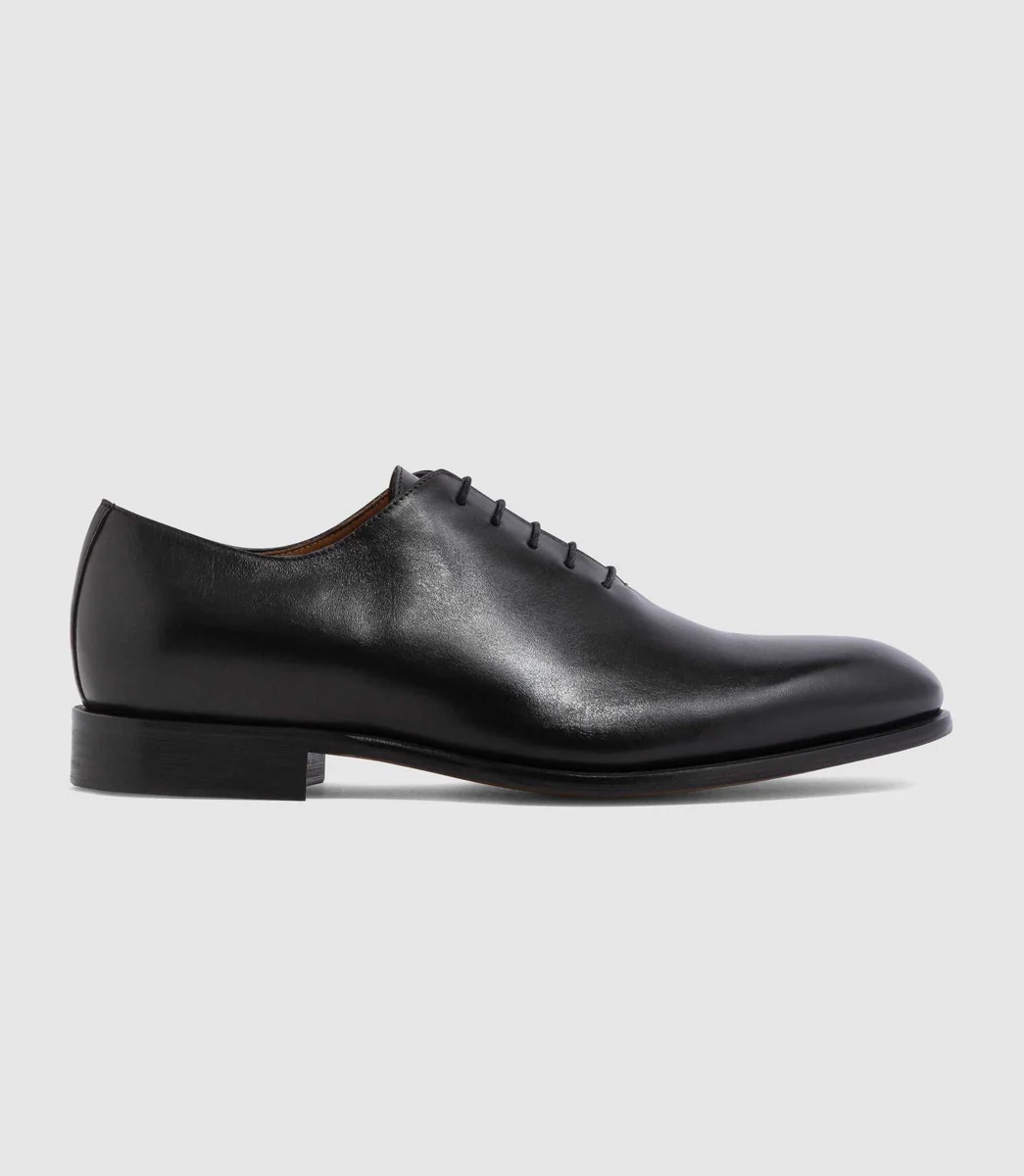 Chaussure coutures en cuir noir 