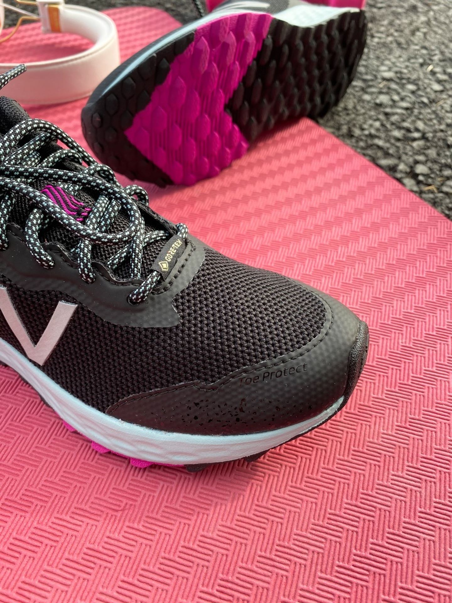 New Balance Aris