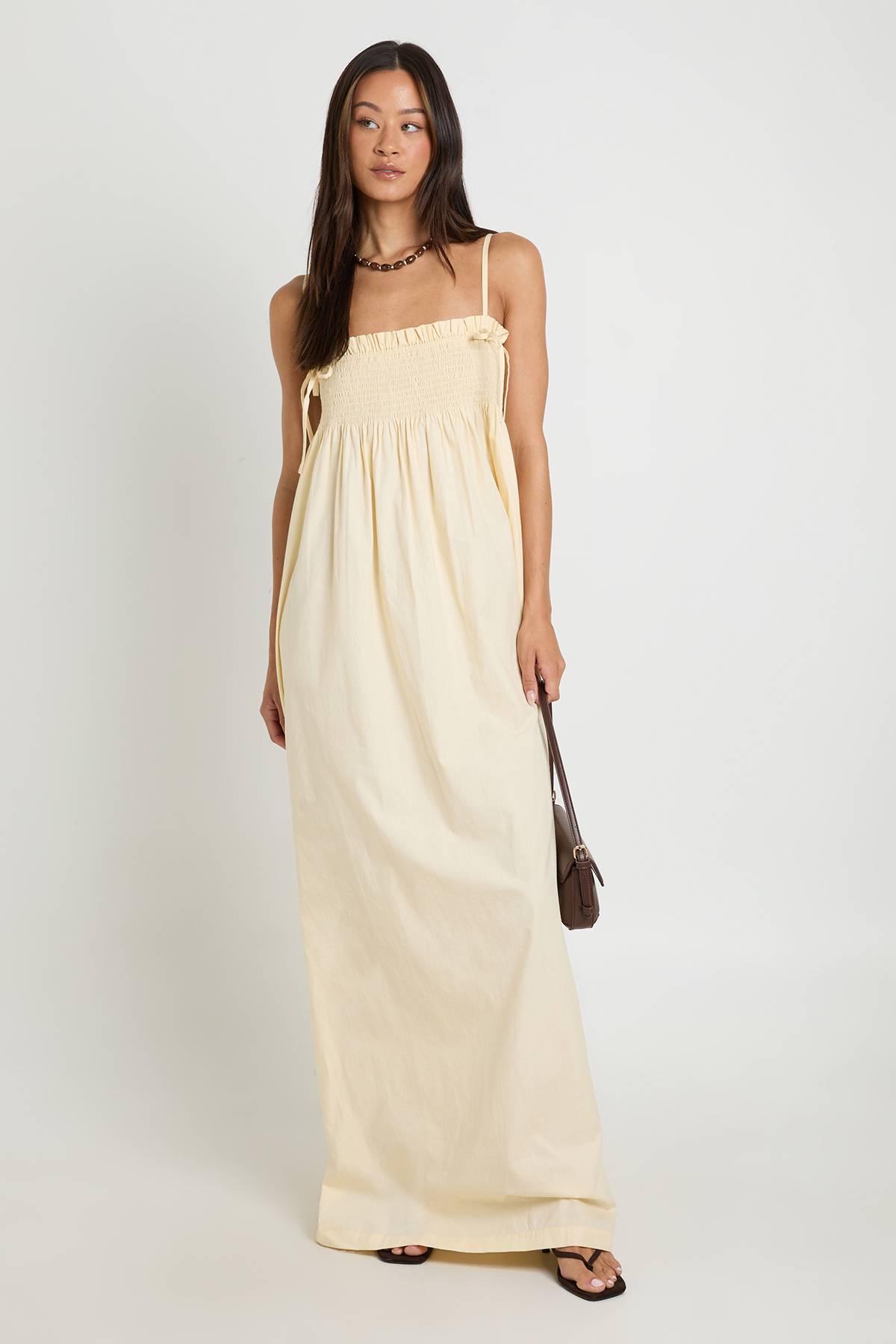 boohoo Robe Longue Smockée À Détails Froncés Pour Grandes Tailles