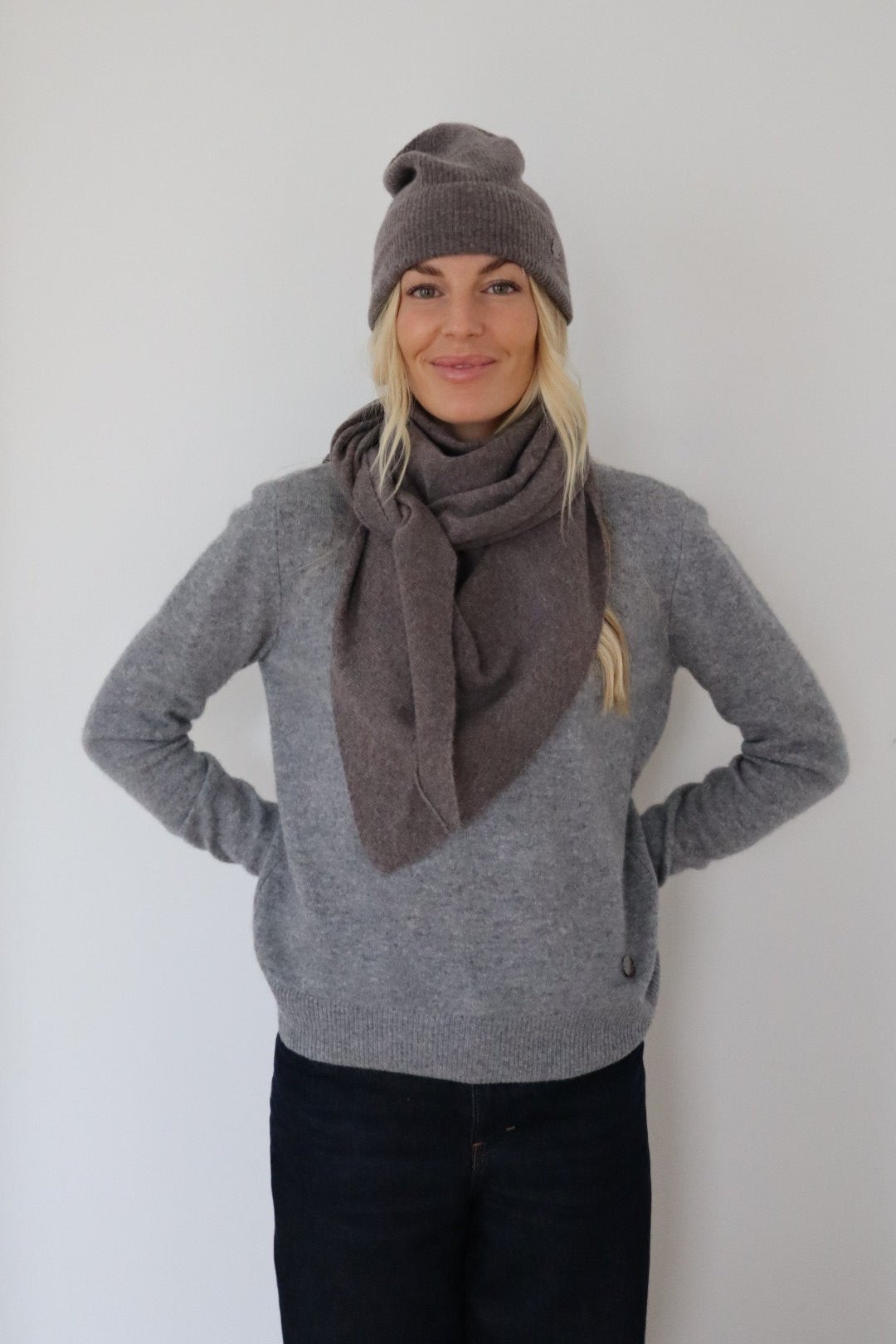 BETA studios  Triangle Cashmere halstørklæde - Mole