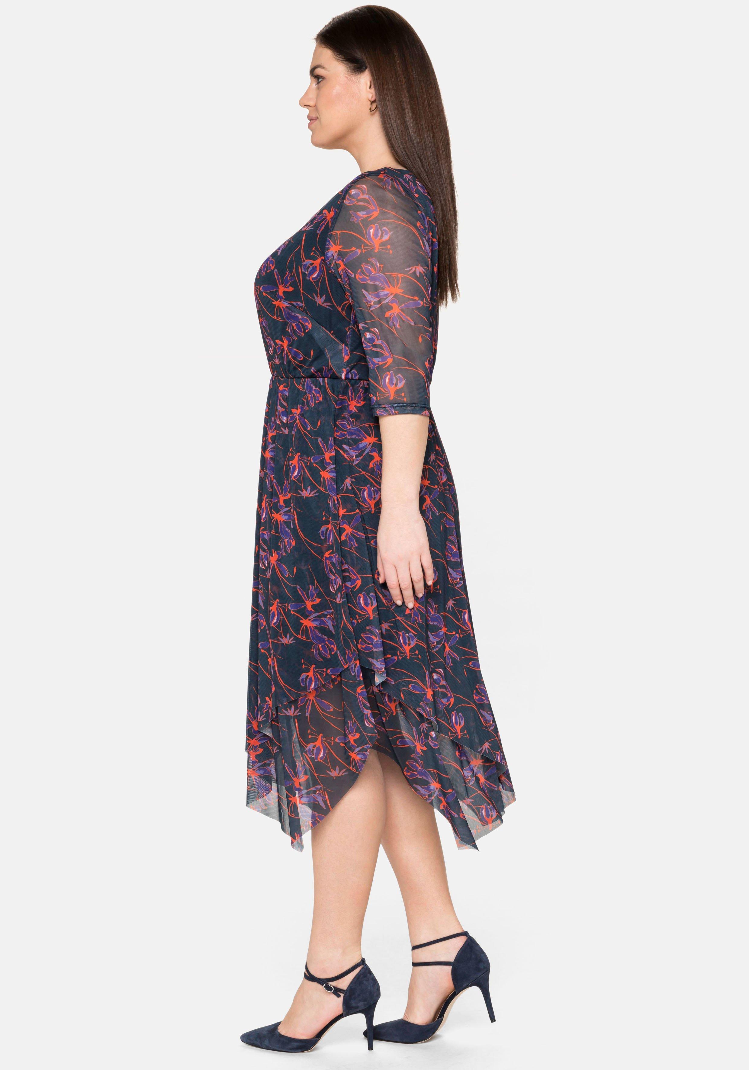 Cocktailkleid aus Mesh, mit Zipfelsaum