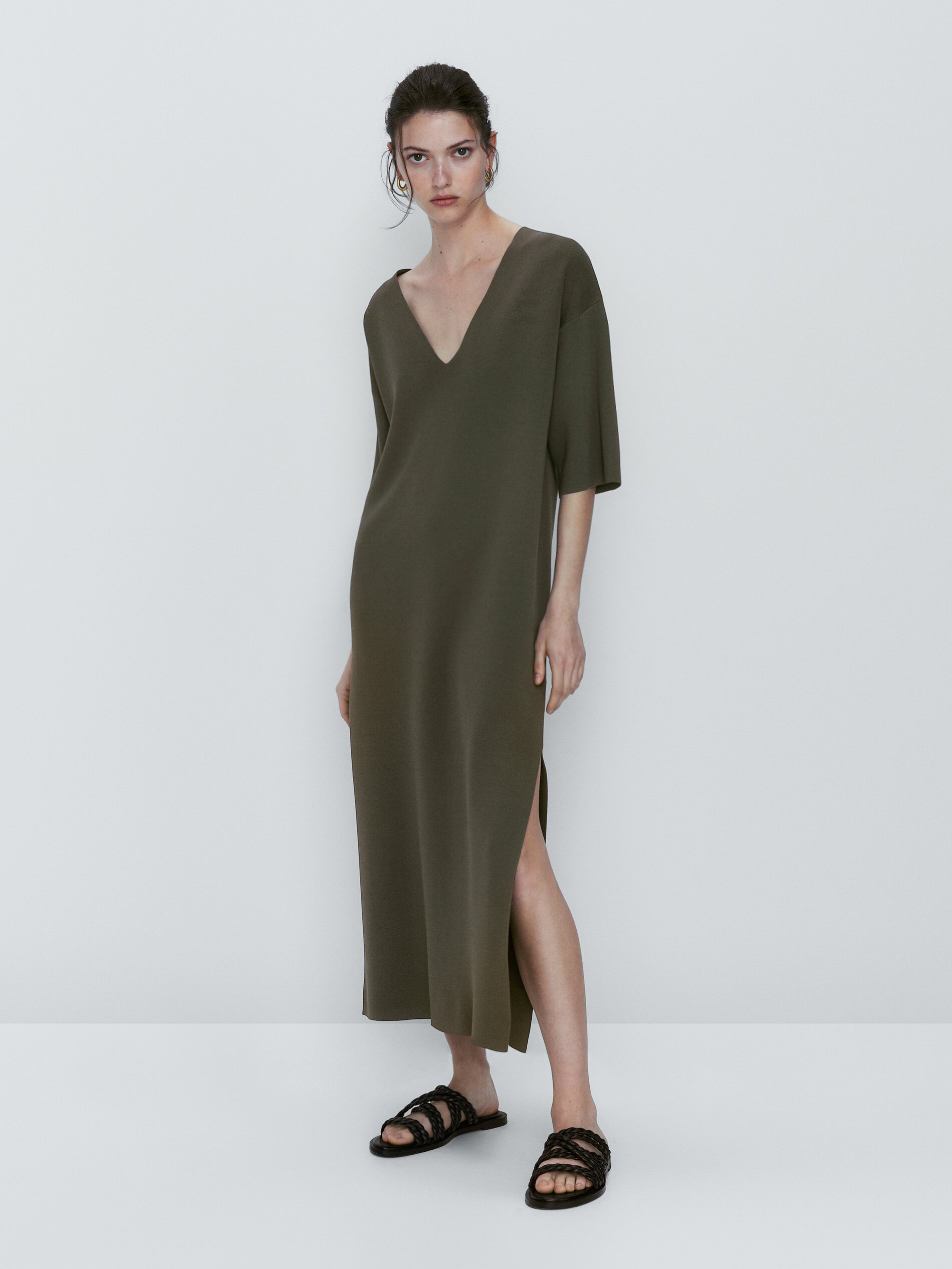 Vestido de malha com decote em V - VERDE CLARO