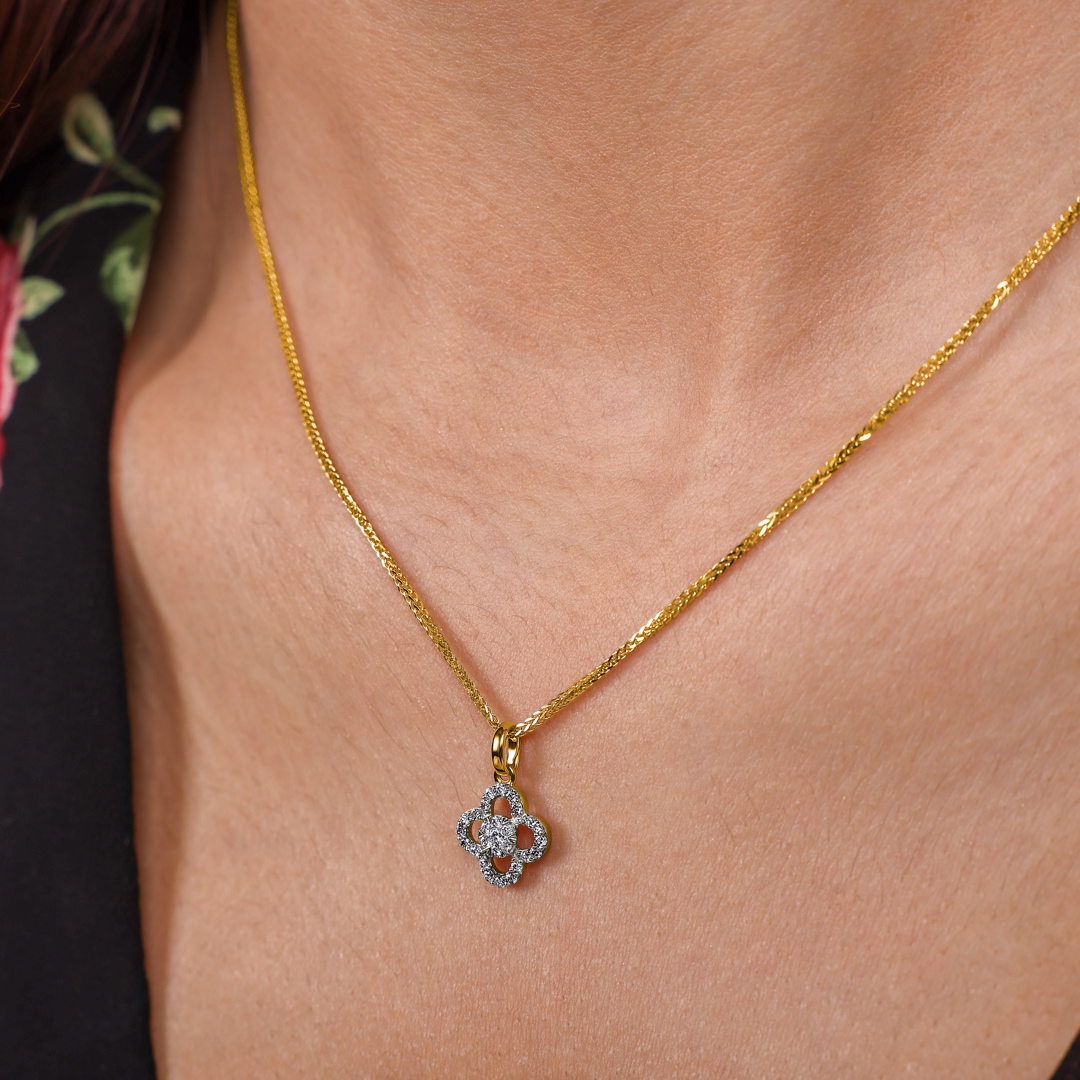 Anhänger 750/18 K Gelbgold Kleeblatt mit Diamanten 0.18 ct H/si