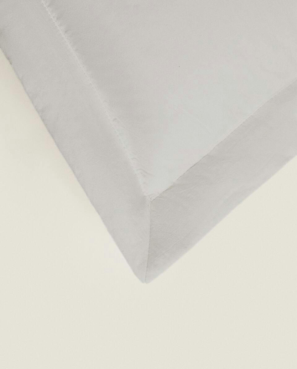 CAPA DE ALMOFADA COM BOLINHAS