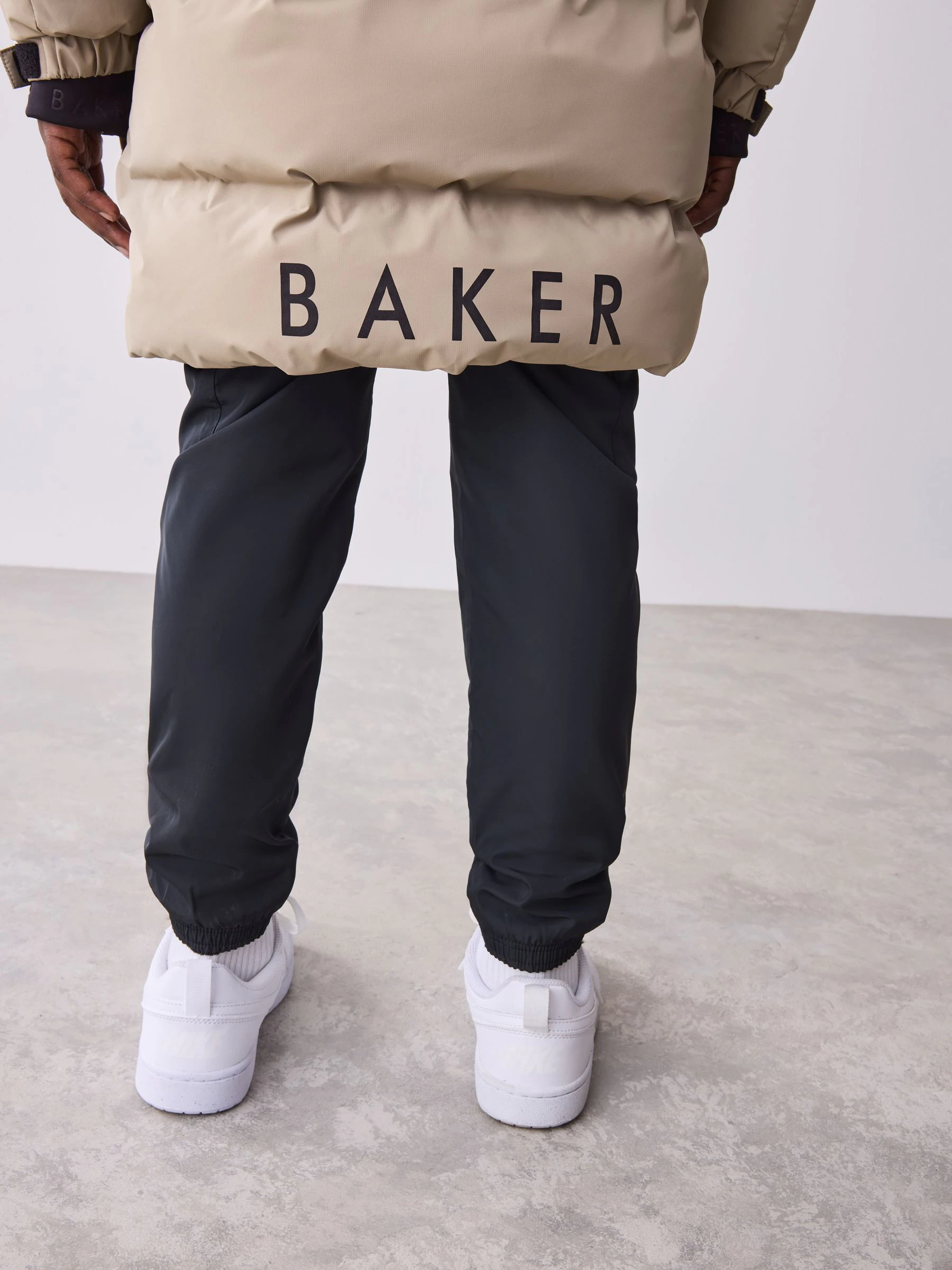 Baker by Ted Baker Baker by Ted Baker regenbestendige lange gewatteerde jas in stone
