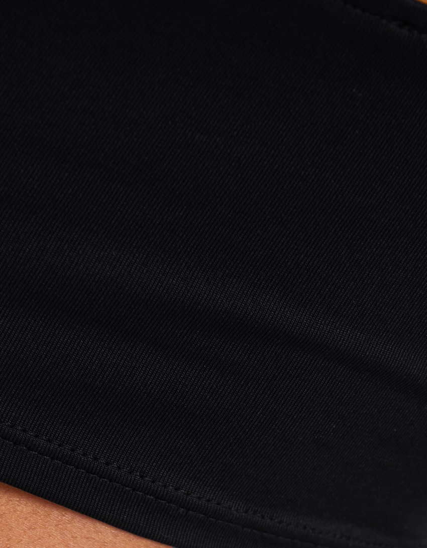 Top cropped de alças finas