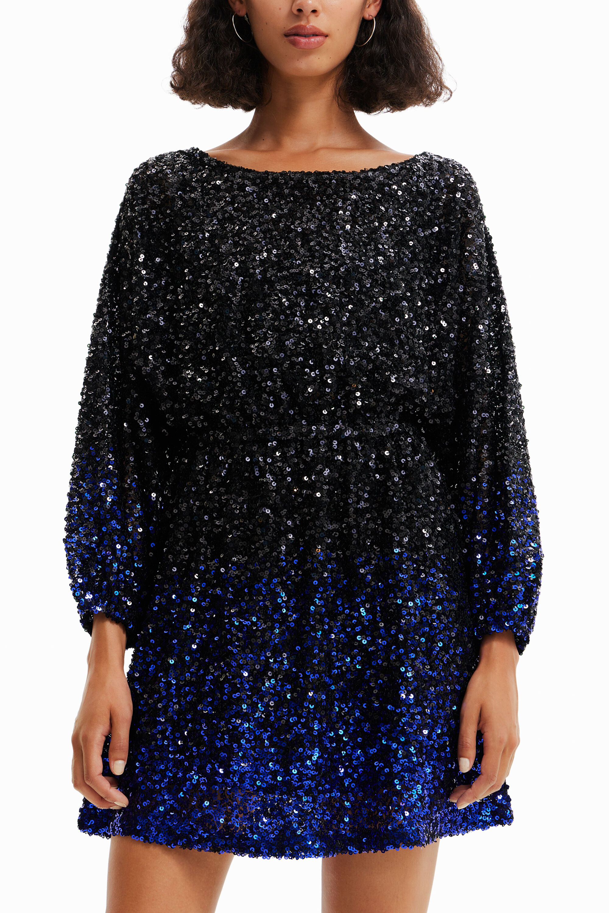 Vestido curto com lantejoulas