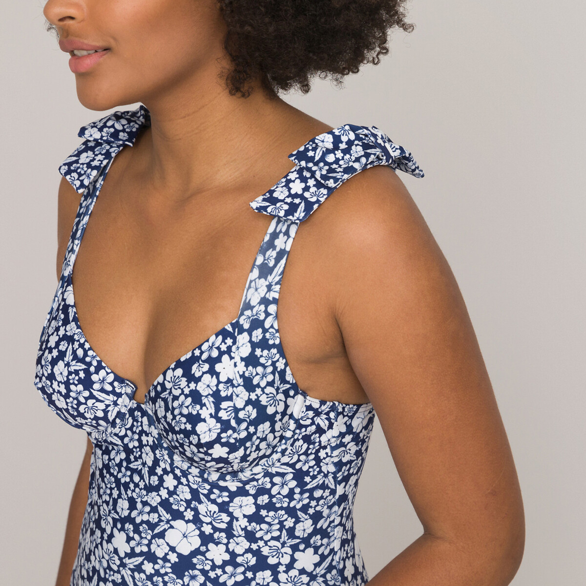 ANNE WEYBURN<br>Maiô triangular, estampa floral