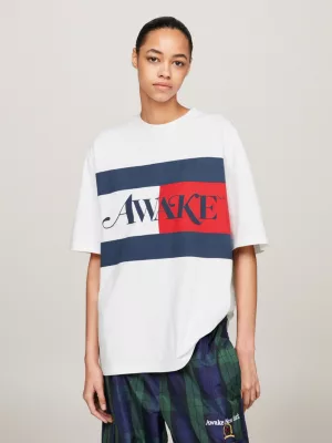 Camiseta Tommy x Awake NY com slogan nas costas