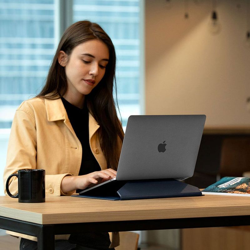 Oslo - Laptop Hoes - Spatbestendig - Kunstleer - Compact Ontwerp
