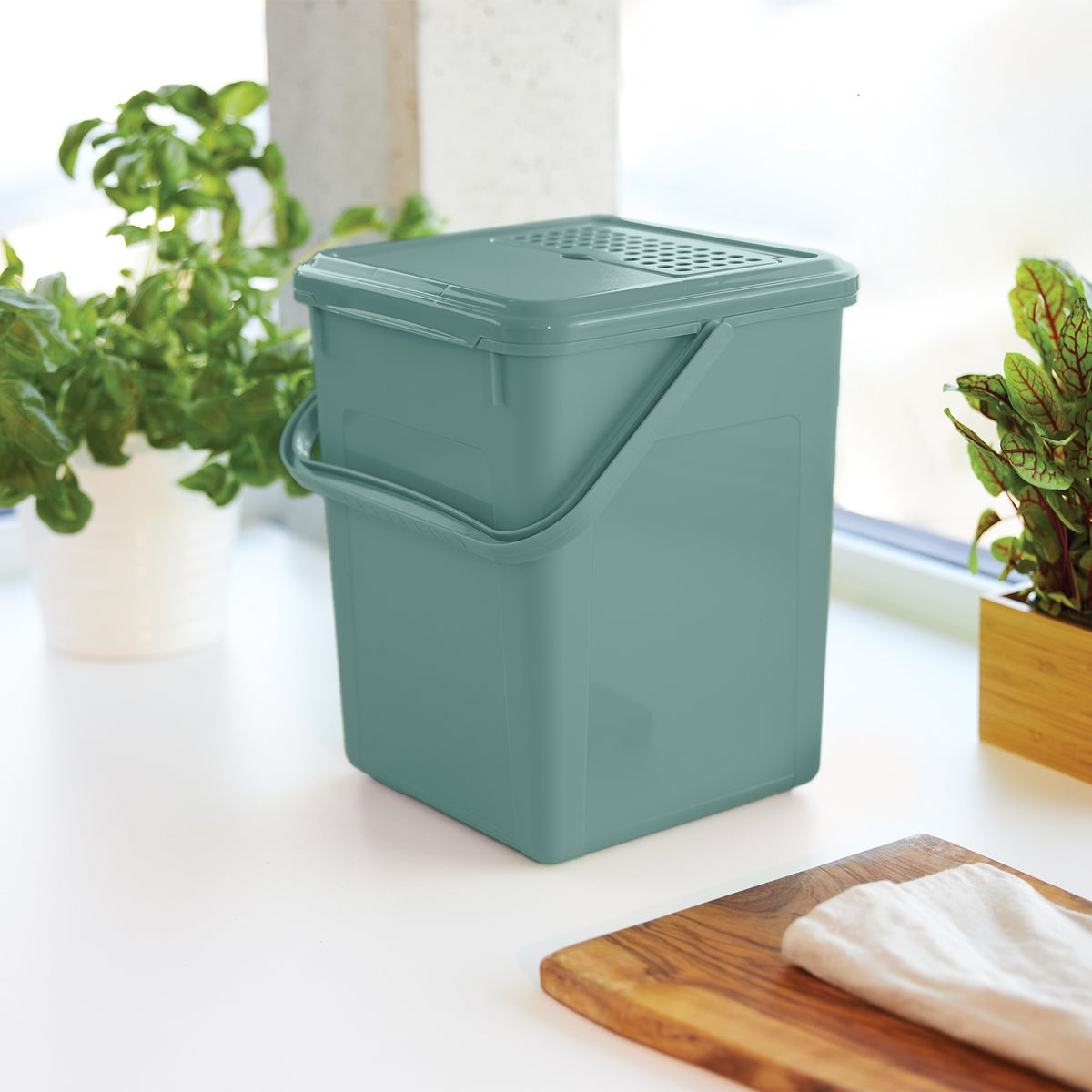 PROREGAL Robuuste afvalbak met geurdichte deksel en koolstoffilter, 9 liter, HxBxD 27 x 23 x 22,5 cm, kunststof, groen