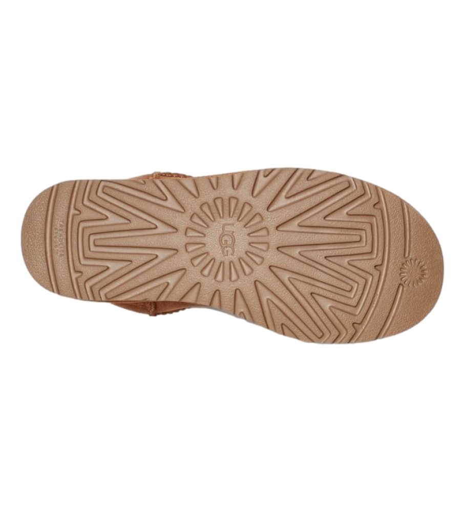 Botas de cano curto UGG Classic Ultra Mini em couro marrom