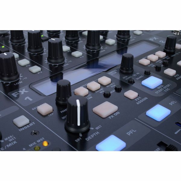 Behringer DDM 4000 DJ Mixer