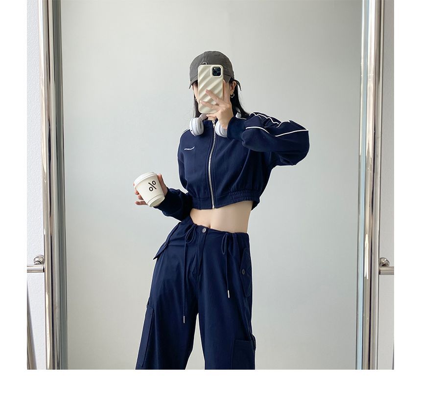 Amyway - Tweekleurige cropped jas met opstaande kraag en rits