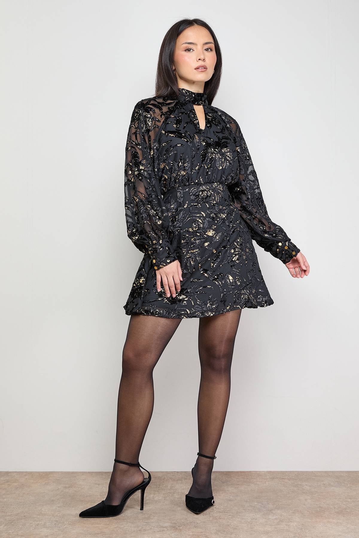 Oasis Robe Mini Petite à Col Montant Motif Floral Métallisé Dévoré