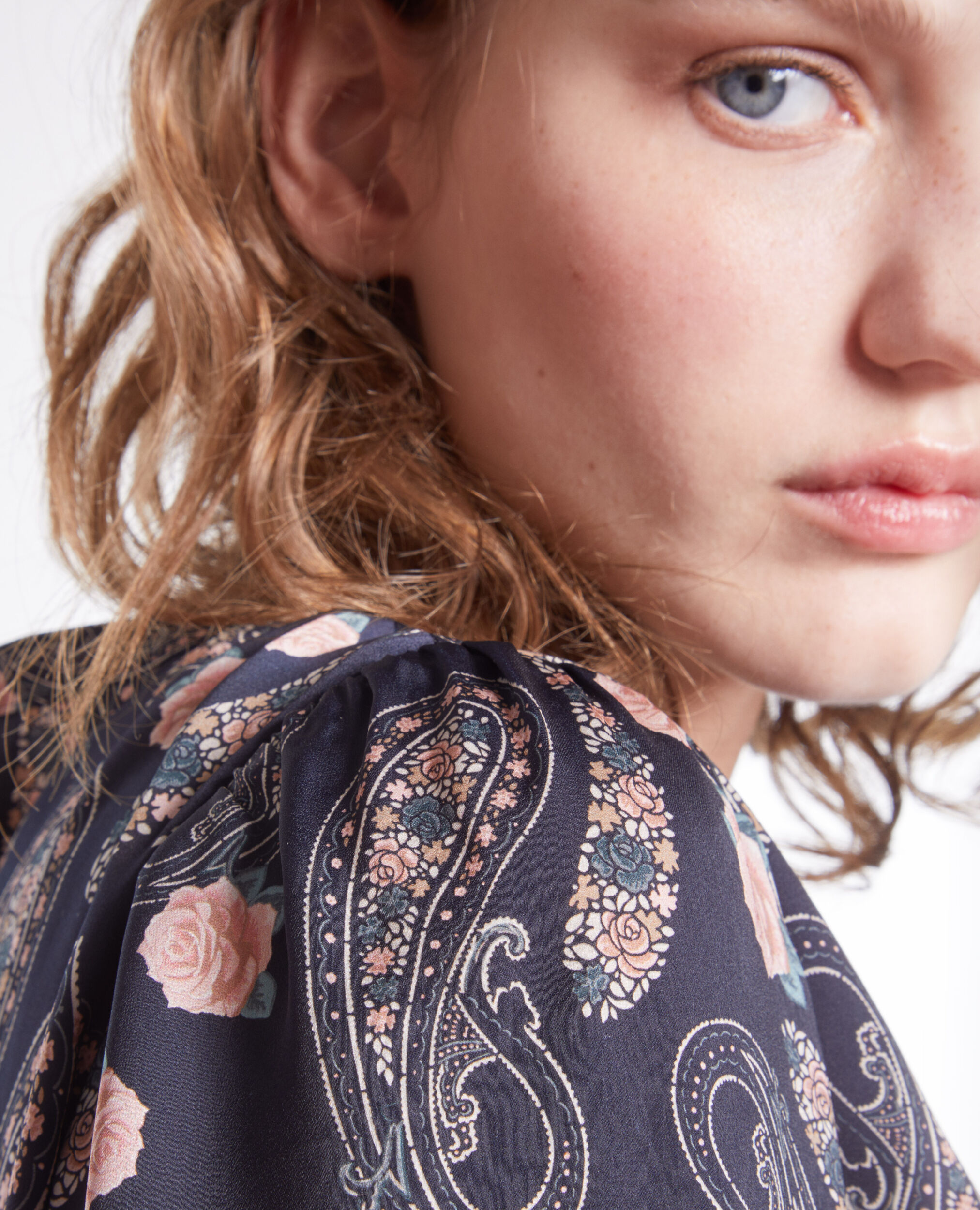Robe courte imprimée avec volants