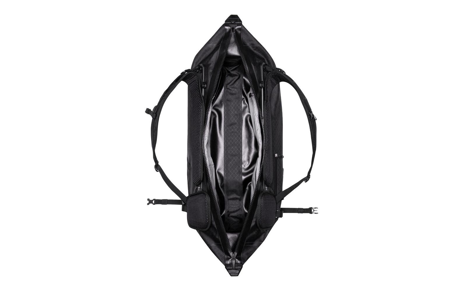Duffle Bag Atrack Metrosphere 34L, Black embossed<br>Modischer Rucksack für Reise und Kurztrips