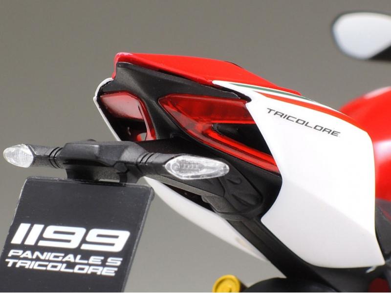 Tamiya Bausatz Ducati Panigale 1199 S Tricolore 1:12 Kunststoff Modellbausatz
