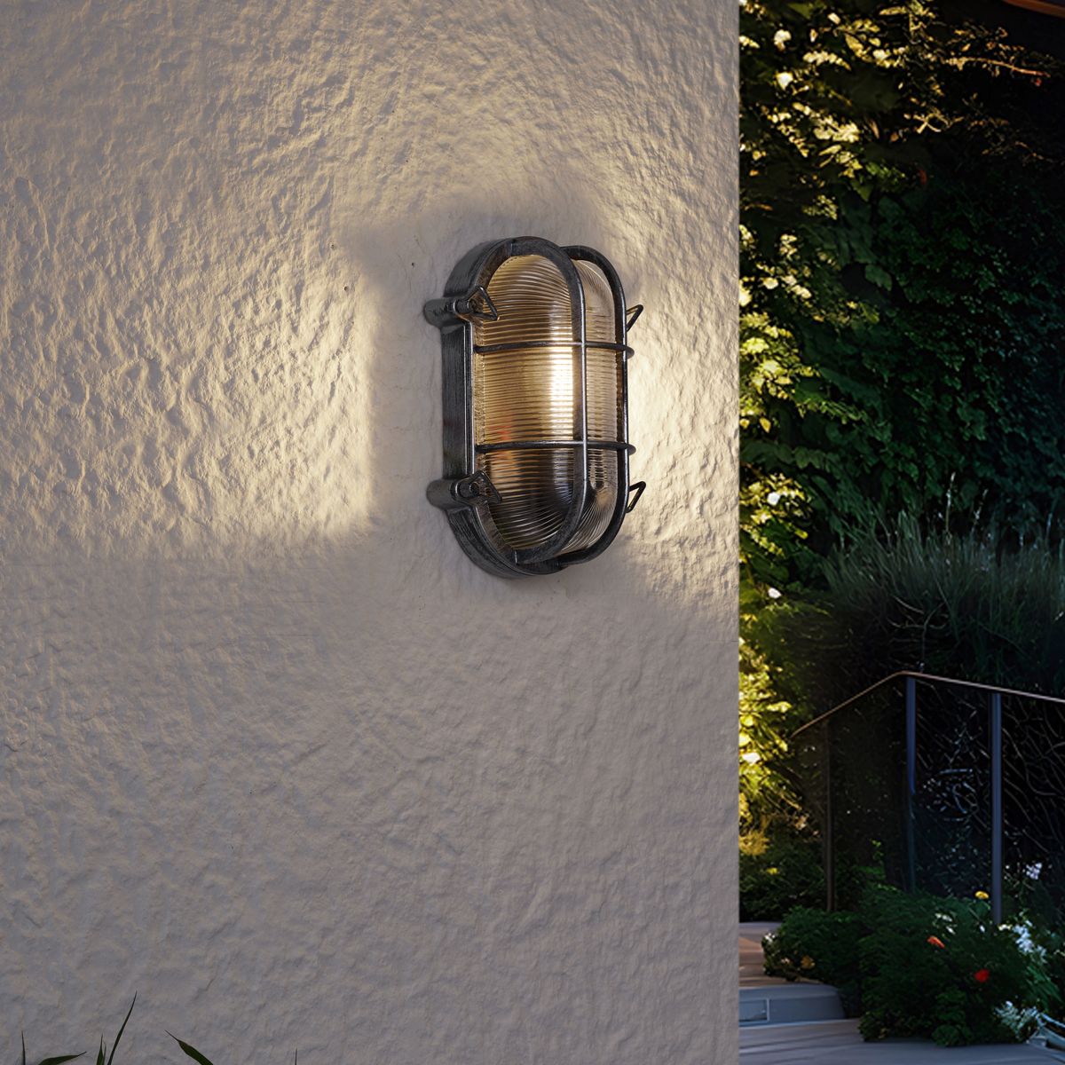 Buiten wandlamp zilver ovaal IP44 - Noutica