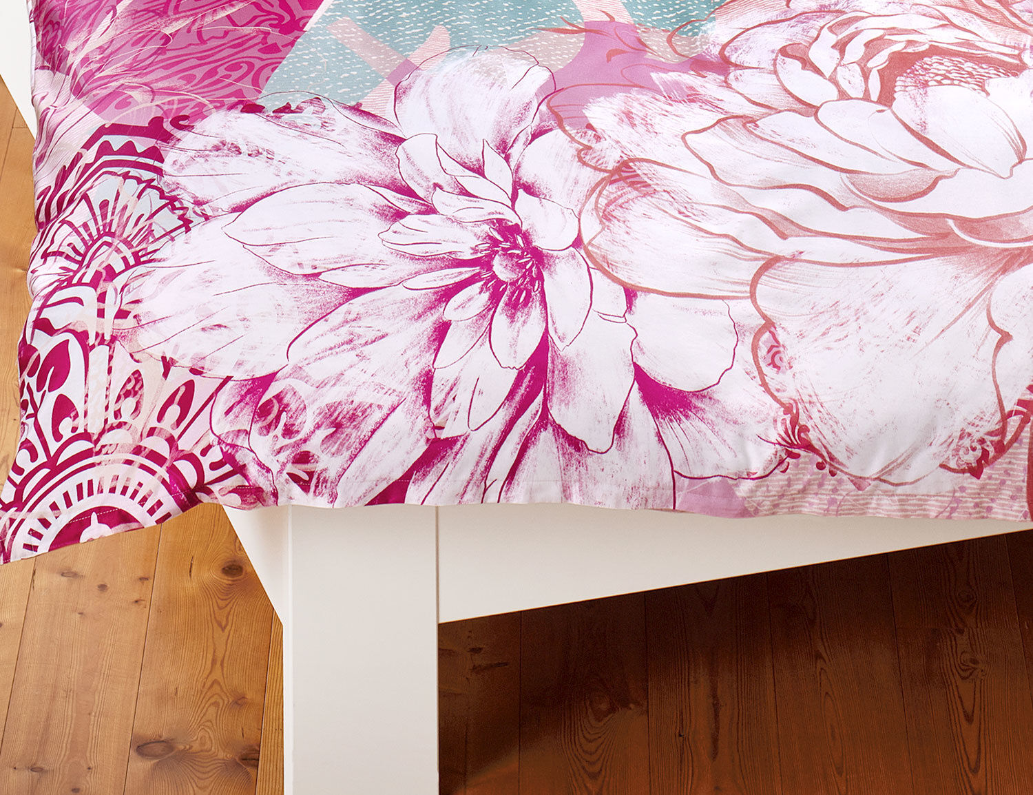 Bettwäsche mit grossem Blüten und Blätter Print