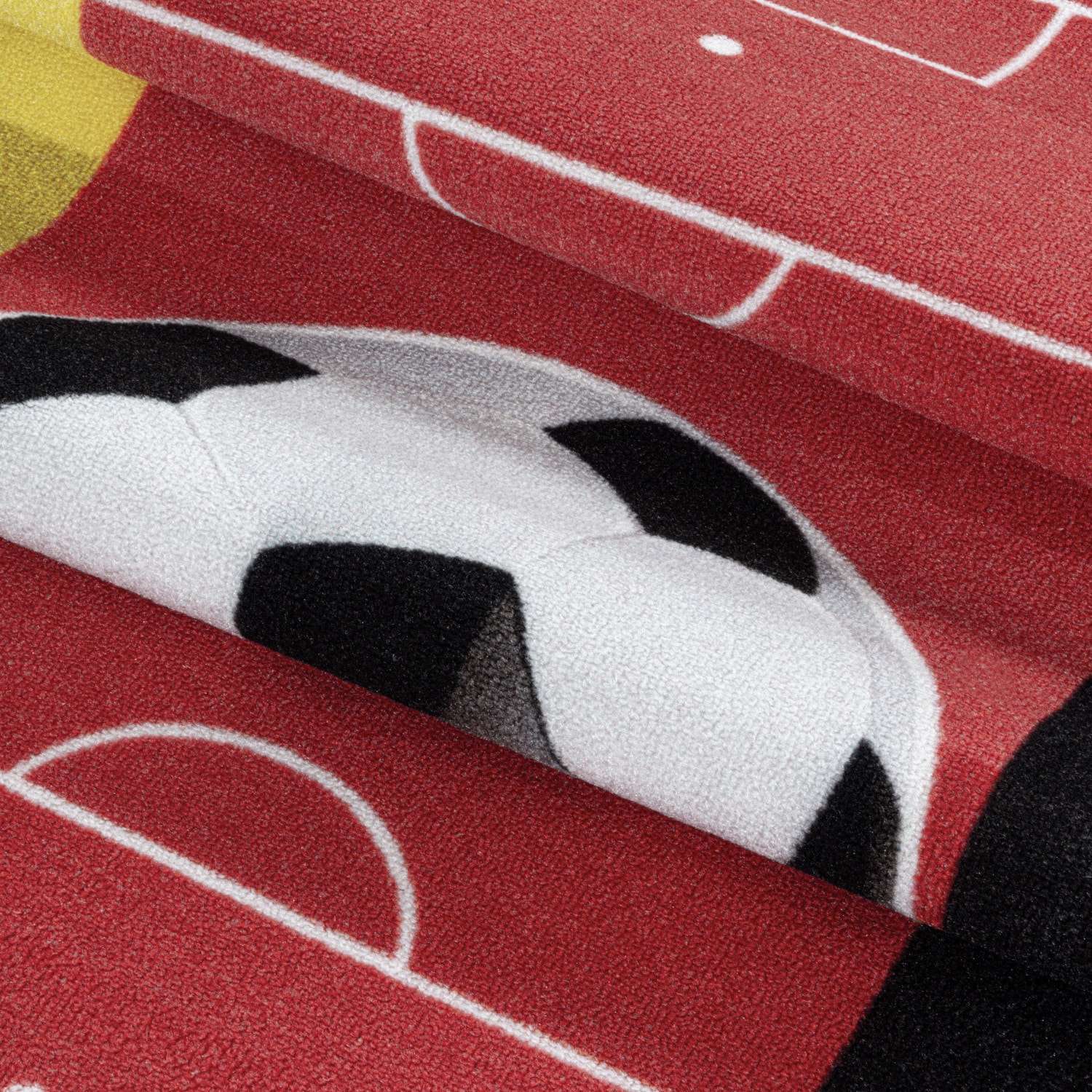 Kinderteppich Fußball, Fußballfeld mit Flaggen Motiv, Höhe 9 mm Ökotex Standard