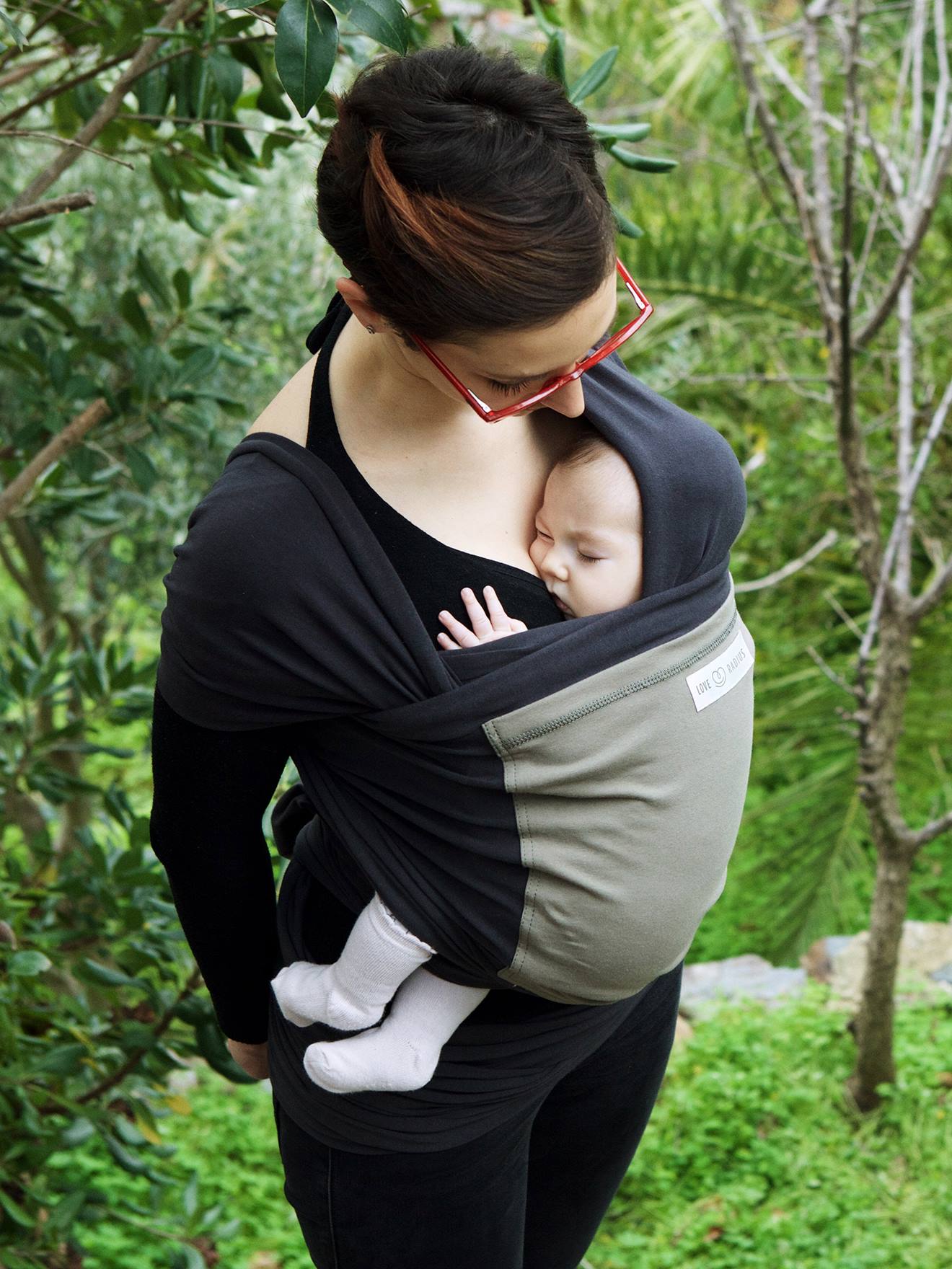Porta-bebês L'originale LOVE RADIUS by JE PORTE MON BEBE liso cinza escuro